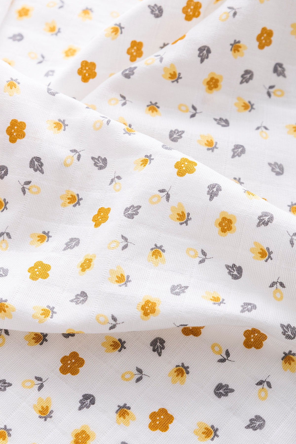 Muslin Cloth Cover Flower Pattern - Yellow 120x120 cm + 4 Burp Cloths