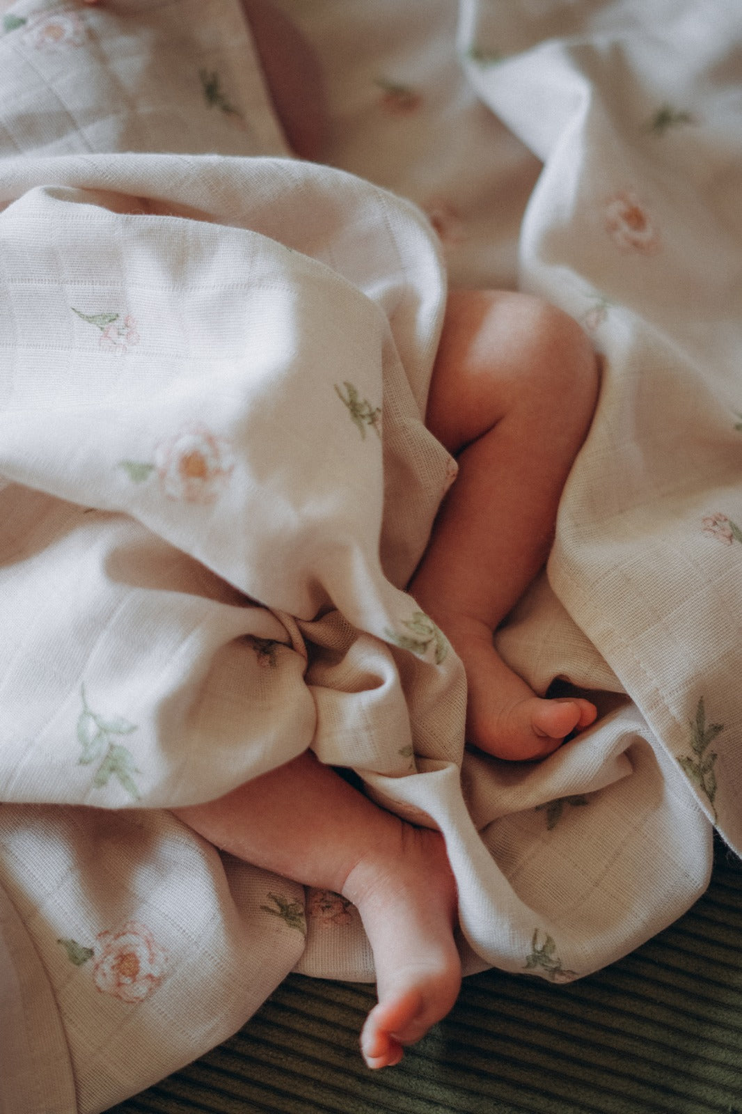 Müslin Bezi Örtü Gül Desen- Pudra 120x120 Cm + 4 Adet Ağız Mendili