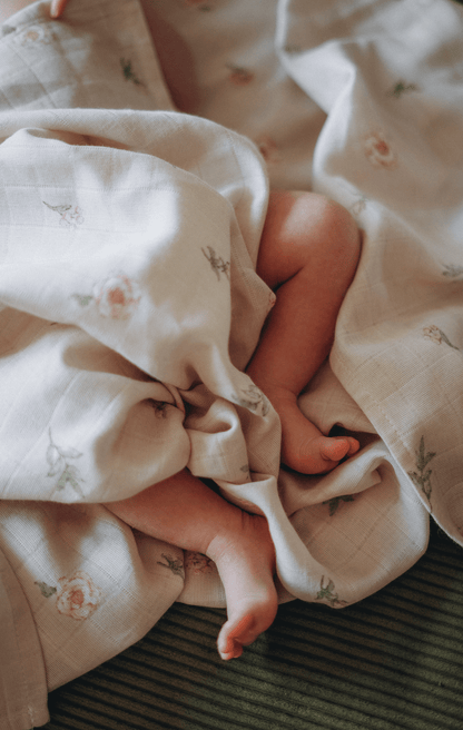 Müslin Bezi Örtü Gül Desen- Beyaz 120x120 Cm + 4 Adet Ağız Mendili