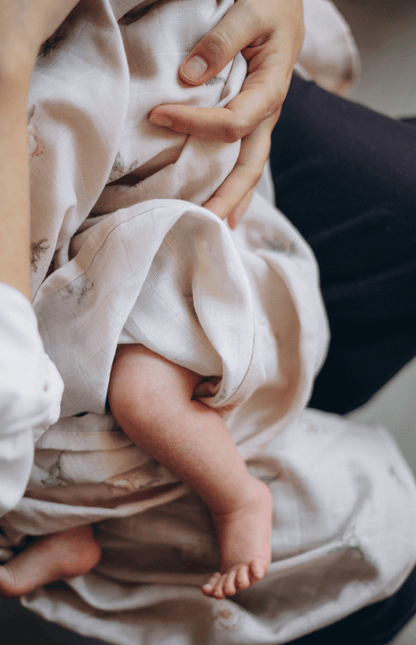 Müslin Bezi Örtü Gül Desen- Beyaz 120x120 Cm + 4 Adet Ağız Mendili