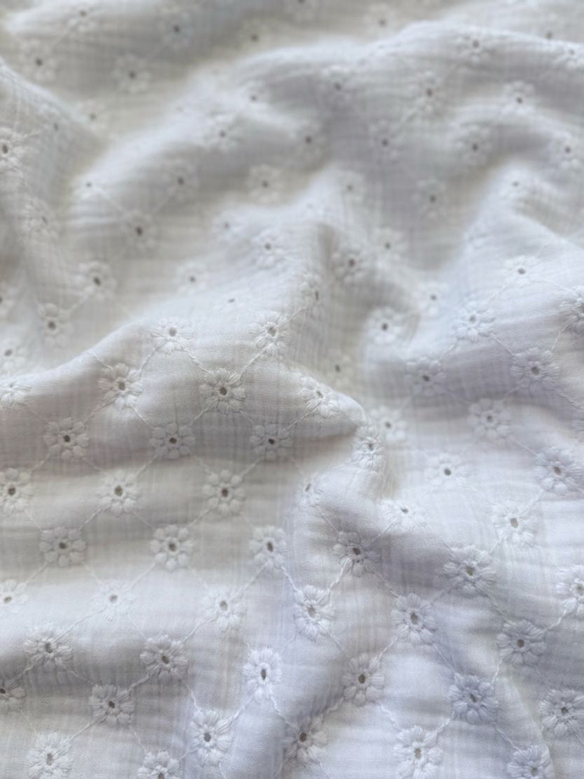 2-Ply Embroidered Muslin Daisy Pattern White - 110x110 cm
