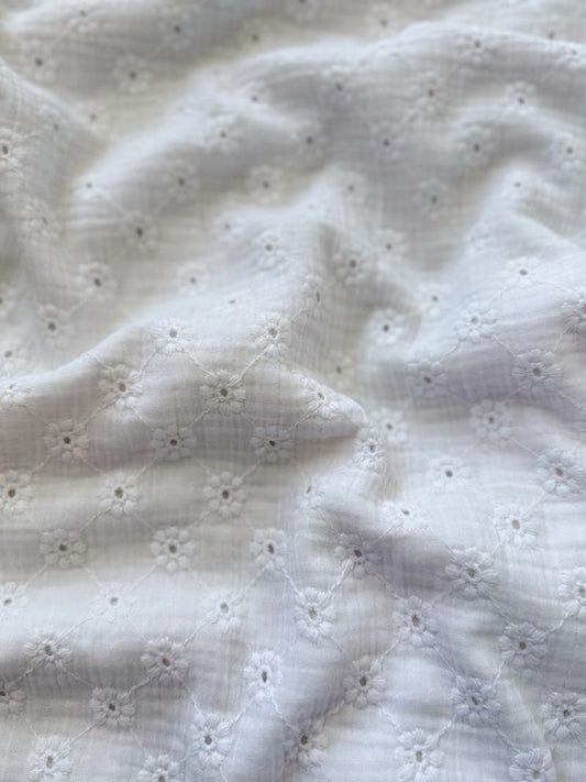 2-Ply Embroidered Muslin Daisy Pattern White - 110x110 cm