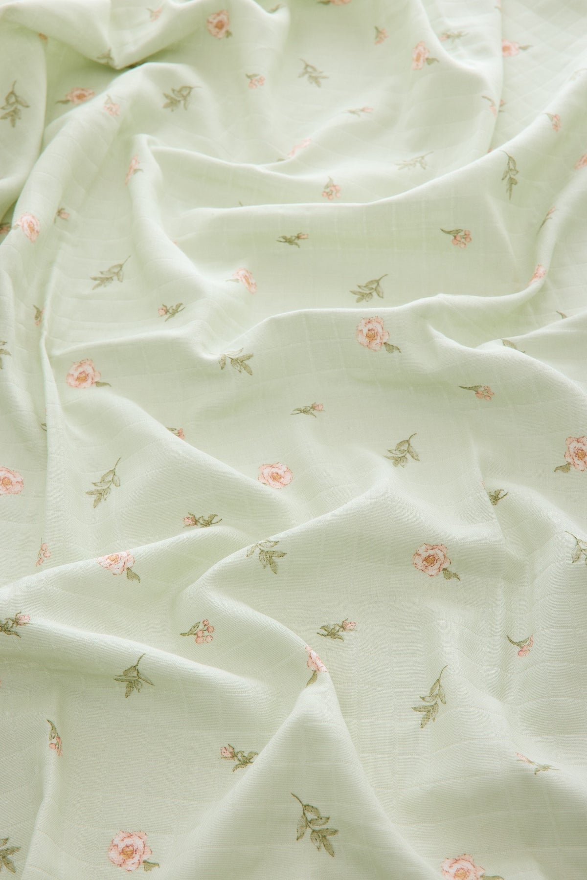 Muslin Fabric Cover Rose Pattern - Green 120x120 Cm + 4 Muslin Burp Cloths